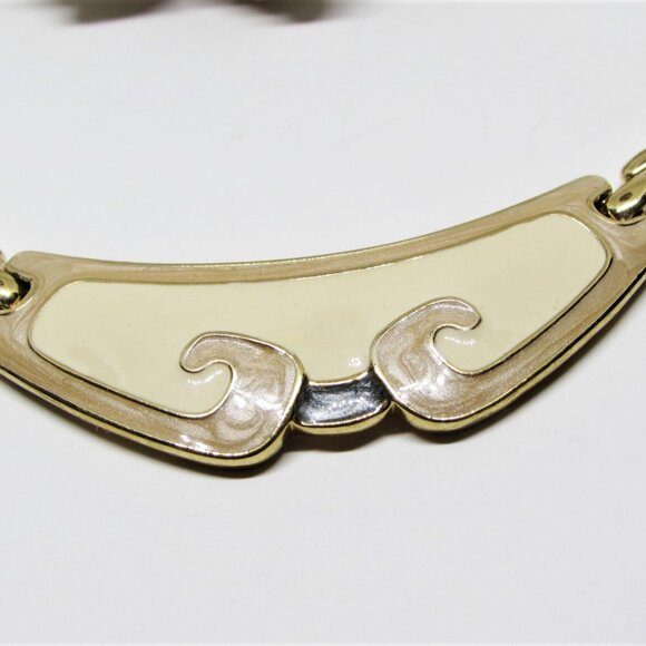 Vintage TRIFARI Gray Cream Beige Enamel Bib Necklace- Chunky Gold Plated Chain - Picture 3 of 7